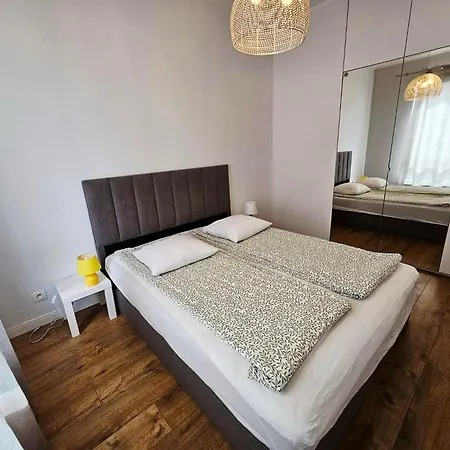 First -- Zoliborz 4 ורשה