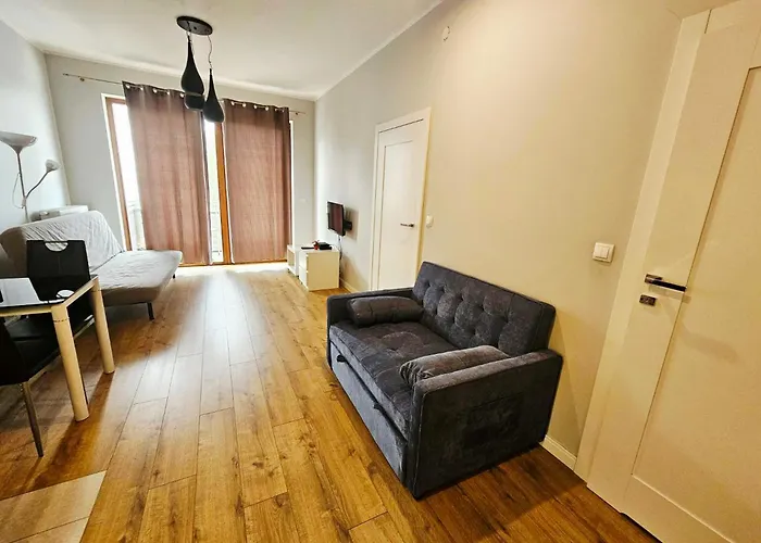 First -- Zoliborz 4 Lejlighed Warszawa